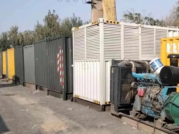 龙子湖200KW柴油发电机机组每小时油耗是多少？