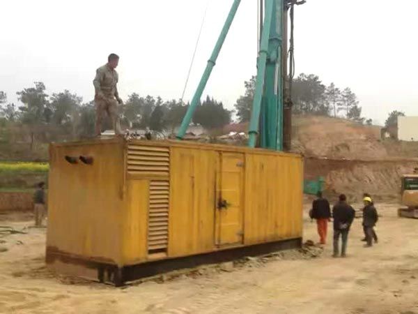龙子湖如何判断水冷式机油散热器密封件是否需要更换？